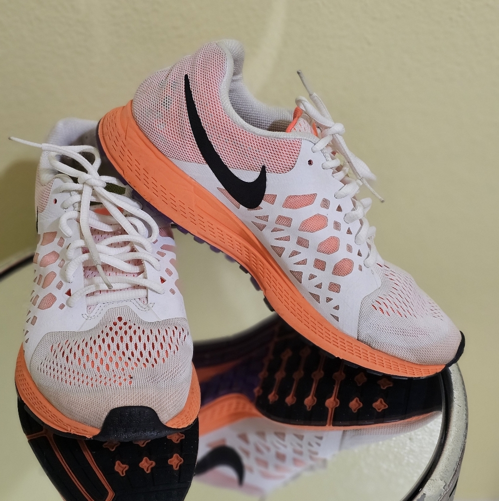 Nike Women's White and Orange Athletic Shoes